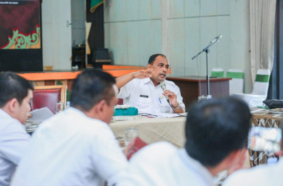 Asisten II Suhermi Pimpin Rapat Percepatan Pembangunan Jalan Jalur Interpretasi di Kampar Kiri Hulu