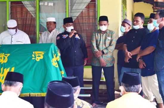 Berpulang Ke Rahmatullah, Bupati Kampar Lepas Ibunda Ir. Suhermi Asisten II Setda Kampar