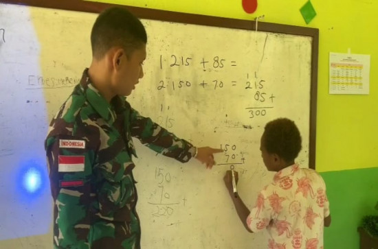 Satgas Pamtas Yonif 132/BS Berbakti Di Tapal Batas