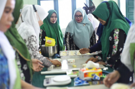 30 Orang Ikuti Pelatihan Pembuatan Roti, Muslimawati : Melalui BKMT Mari Kita Tingkatkan Industri Rumah Tangga.