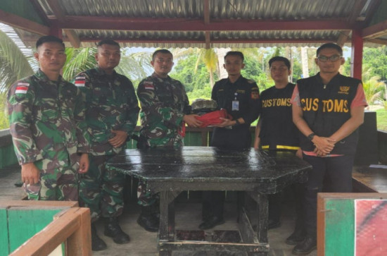 Patroli Gabungan Sinergitas Satgas Pamtas RI-PNG Yonif 132/BS dan Bea Cukai Wilker Skouw Gagalkan Transaksi 1.838 Gram Ganja Di Perbatasan Papua*