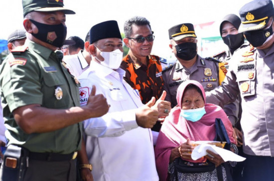 Hadiri Pelaksnaan Vaksinasi di Kuok, Sekda Kampar Apresiasi Kepada Masyarakat Yang Mau Mengikuti Vaksinasi