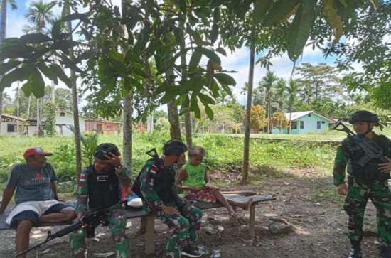 Menjalin Silaturahmi Dan Menambah Kedekatan Dengan Masyarakat Papua, Satgas Yonif 132/BS Melaksanakan Anjangsana.