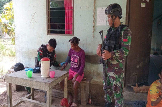 Satgas Yonif 132/BS Berikan Pelayanan Kesehatan Gratis Untuk Masyarakat Papua.