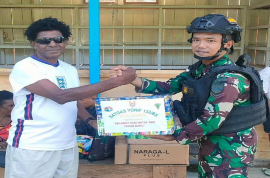 Malam Tahun Baru, Satgas Pamtas Yonif 132/BS Melaksanakan Anjangsana