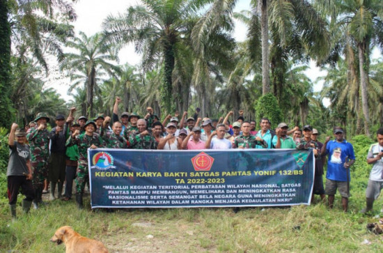Bima Sakti dan Masyarakat Menggelar Jumat Bersih.