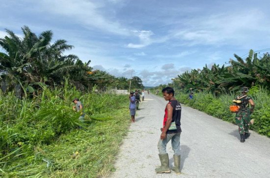 Karya Bhakti Satgas Pamtas Yonif 132/BS Bersama Masyarakat