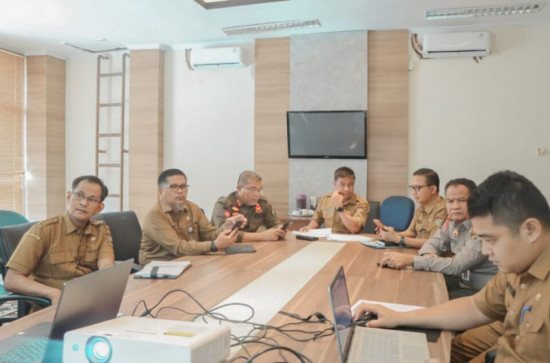 Asisten I Ahmad Yuzar Pimpin Rapat Dengan Perangkat Daerah Susun Laporan Kinerja.