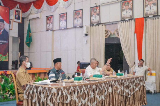 Pj.Bupati Kampar Pimpin Rapat Evaluasi Fisik Dan Keuangan Kegiatan Pembangunan Kabupaten Kampar.