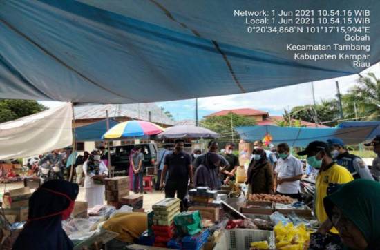 Posko Siaga PPKM Tambang Serahkan Sembako dan Operasi Yustisi di Pasar Gobah