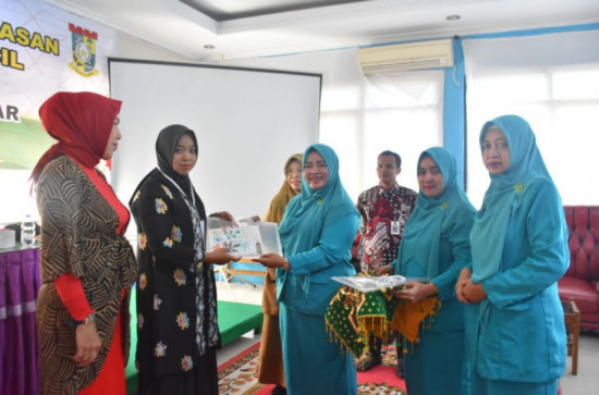 Meningkatkan Mutu, Kualitas Tampilan kemasan pada produk UMKM, GOW Kab. Kampar Adakan Pelatihan Packaging/Pengemasan.