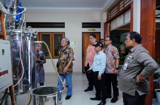 Produksi Madu Wilbi mencapai 5 Ton, Tim Investor Malaysia Tinjau Proses Pembuatan dan pengolahan.
