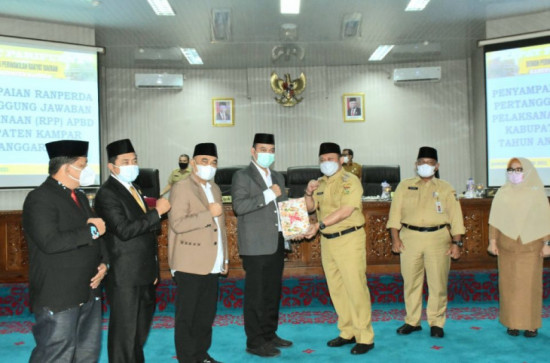 Bupati Kampar Sampaikan Pengantar dan Jawaban Ranperda Tentang Pertanggungjawaban Pelaksanaan APBD Kabupaten Kampar Tahun 2020