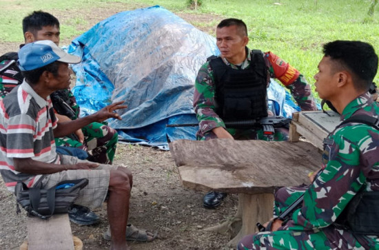 Satgas Yonif 132/BS Kunjungi Tokoh Masyarakat Kp. Uskuar.