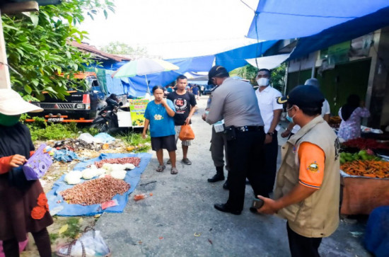Tim Satgas PPKM Kecamatan Tapung sidak Penerapan Prokes di Pasar Desa Kenantan Tapung