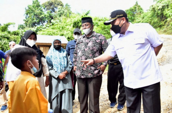 Sempat Viral 3 Bocah Bergelantungan Menuju Sekolah, Bupati Kampar Tinjau Langsung ke Lokasi.