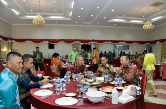 Pj Bupati Kampar Hadiri Ramah Tamah dan Makan Malam Bersama Kasad Jenderal TNI Dudung Abdurrachman.