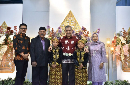 Pj Bupati Kampar Hadiri Syukuran Khitanan 2 (dua) Putra dari Anggota DPRD Rahayu Sri Mulyani.