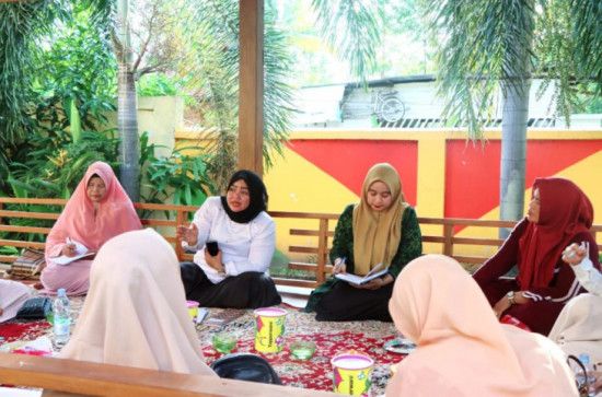 Perdana, Ketua GOW Kampar Erni Khairani Pimpin Rapat Kerja Pengurus GOW Kabupaten Kampar.