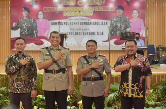 Hadiri Pisah Sambut Dansat Brimob Polda Riau, Bupati Kampar : Siap Bersinergi Untuk Kemajuan Masyarakat.