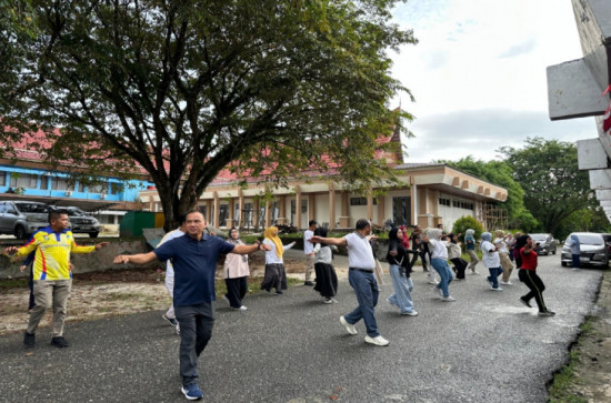 Majukan Olahraga, Kominfo Kampar Gelar Gymnasium Bersama. 