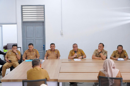 Penguatan Tupoksi, Kadiskominfo Lukmansyah Badoe Pimpin Rapat dengan Seluruh Staf. 