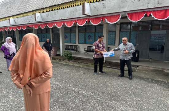 Prihatin atas Bencana Sumatra, Dinas Komunikasi dan Koordinasi Distrik Kampar Menggalang Donasi untuk Warga Korban Banjir Bandang. 