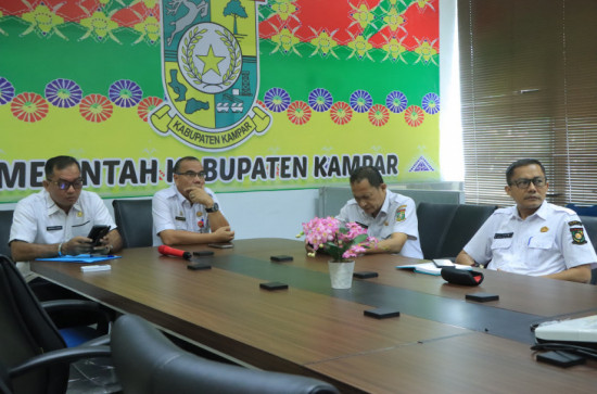 Dorong Digitalisasi Layanan Publik, Kadis Kominfo dan Persandian Lukmansyah Badoe Ikuti Sharing SPBE dari Sumedang. 