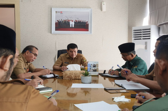Besok, Pemkab Kampar Launching Gerakan ZIS, Pj Sekda Kampar Dr. Ardi Mardiansyah Pimpin Rapat Persiapan. 
