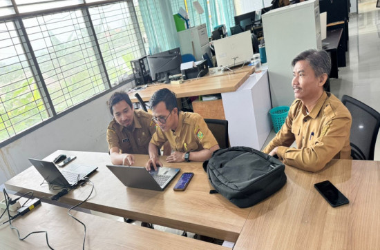 Kolaborasi Dinas Kominfo Kampar dan Pemerintah Desa Tambusai Dorong Digitalisasi Layanan melalui ESKM dan Buku Tamu Online