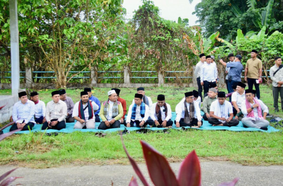 Dampingi Bupati, Kadis Kominfosan Kampar Hadiri Pelepasan Ziarah Kubur Ayi Ayo Onam
