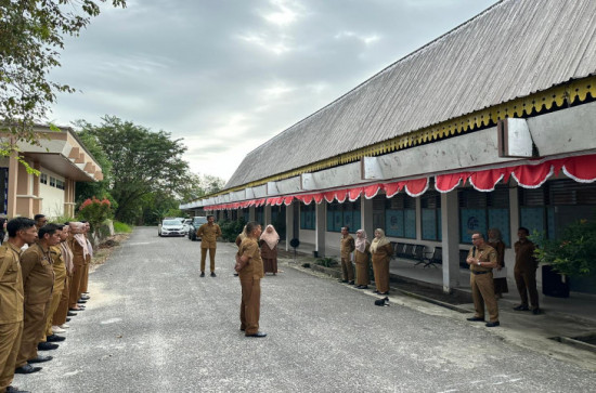 Pimpin Apel Senin, Kadiskominfo Kampar Tekankan Disiplin dan Pemahaman Tupoksi